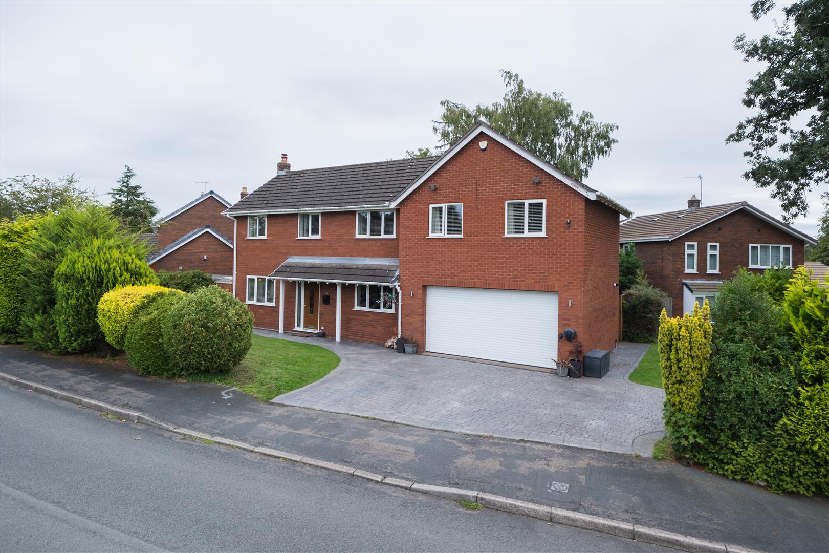 5 bedroom Detached House for Sale in Cuddington